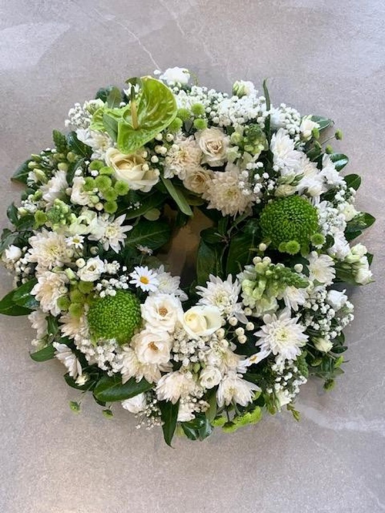 Tabatha Luxury Green & White Wreath