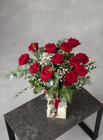 12 Long Stem Red Rose Luxury Bouquet