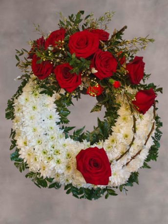 Red & White Rustic Collection Wreath