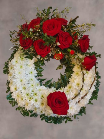 Red & White Rustic Collection Wreath